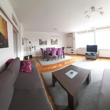 Jasmina With Free Garage 아파트